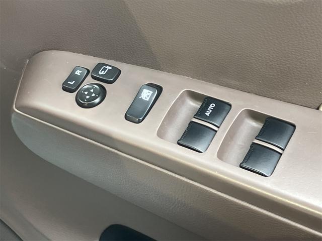 �p���[�E�B���h�E�̃X�C�b�`�ł���B�^�]�Ȃɋ��Ȃ��瑋���J���߂̃R���g���[���ł��܂���B