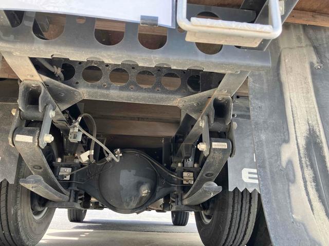 エルフトラック フルフラットローＳＧ　ＭＴ　全低床　電動格納ミラー　エアコン　パワーウィンドウ　運転席エアバッグ（13枚目）