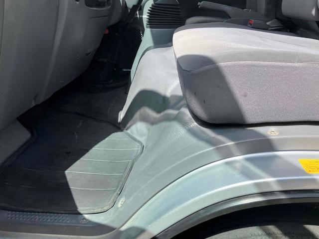 エルフトラック フルフラットローＳＧ　ＭＴ　全低床　電動格納ミラー　エアコン　パワーウィンドウ　運転席エアバッグ（18枚目）