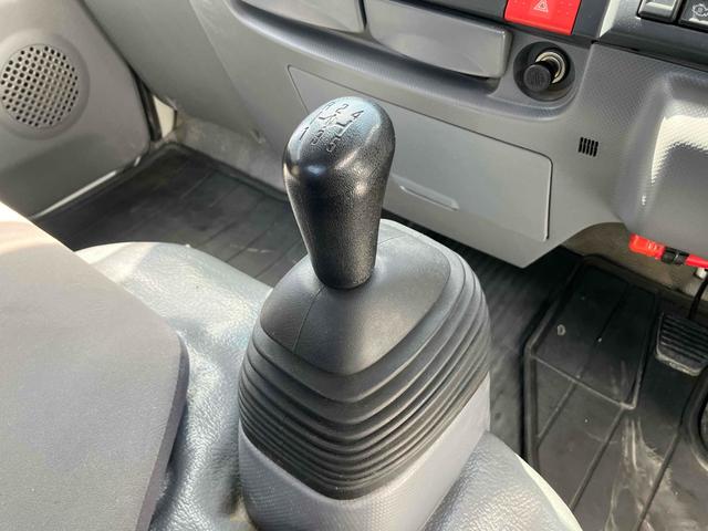 エルフトラック フルフラットローＳＧ　ＭＴ　全低床　電動格納ミラー　エアコン　パワーウィンドウ　運転席エアバッグ（25枚目）