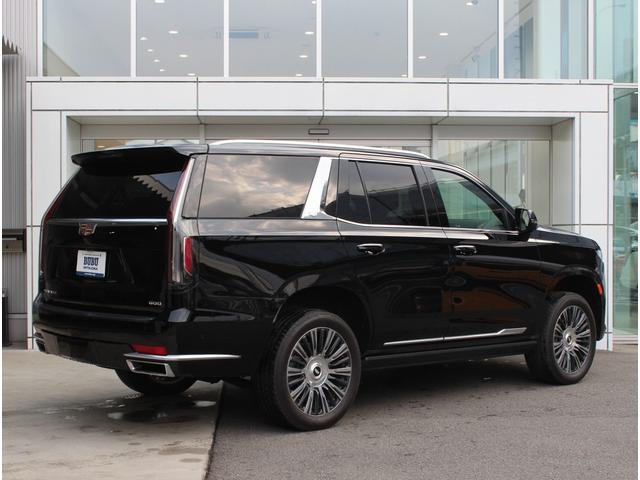 キャデラックエスカレード プレミアム　ラグジュアリー　プラチナム　新車並行車　ワンオーナー　黒革シート　電動サイドステップ　シートヒーター　ベンチレーション　純正２２インチアルミホイール　デジタルミラー　全周囲カメラ　ステアリングヒーター　ＡＲカメラ（7枚目）