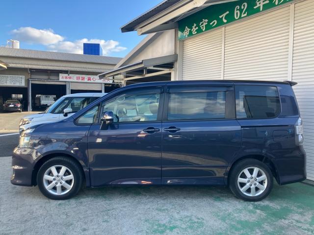 ヴォクシー Ｚ　ドライブレコーダー　ＥＴＣ　両側パワースライドドア　スマートキー　プッシュスタート　セキュリティー　ＨＩＤライト　純正アルミホイール（4枚目）