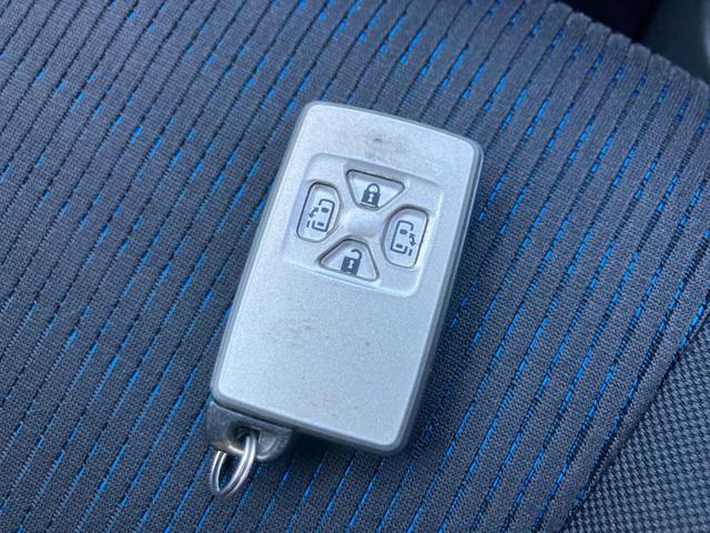 ヴォクシー Ｚ　ドライブレコーダー　ＥＴＣ　両側パワースライドドア　スマートキー　プッシュスタート　セキュリティー　ＨＩＤライト　純正アルミホイール（17枚目）