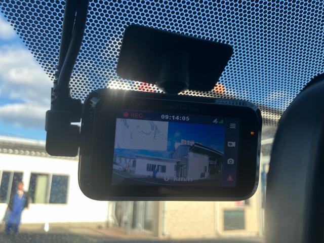 ヴォクシー Ｚ　ドライブレコーダー　ＥＴＣ　両側パワースライドドア　スマートキー　プッシュスタート　セキュリティー　ＨＩＤライト　純正アルミホイール（20枚目）