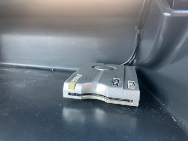 ヴォクシー Ｚ　ドライブレコーダー　ＥＴＣ　両側パワースライドドア　スマートキー　プッシュスタート　セキュリティー　ＨＩＤライト　純正アルミホイール（22枚目）