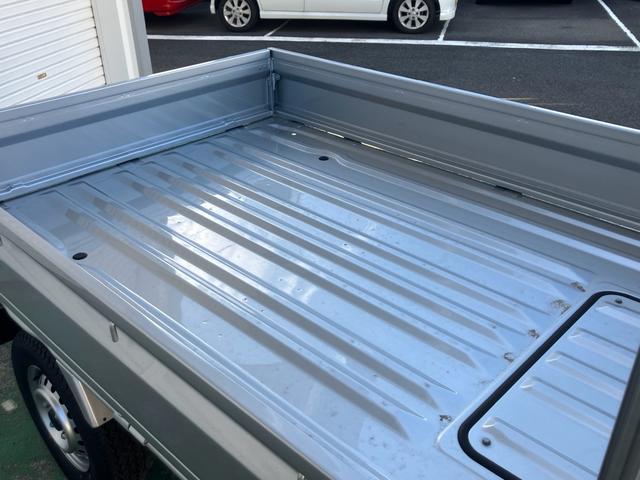 キャリイトラック ＫＣエアコン・パワステ　届出済未使用車　オートマ　エアコン　パワステ　パワーウインドウ　キーレス　運転席助手席エアバック三方開　積載量３５０ｋｇ（11枚目）