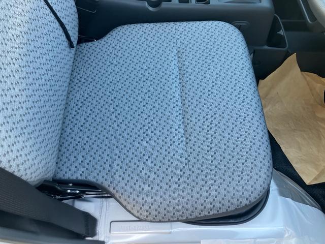 キャリイトラック ＫＣエアコン・パワステ　届出済未使用車　オートマ　エアコン　パワステ　パワーウインドウ　キーレス　運転席助手席エアバック三方開　積載量３５０ｋｇ（16枚目）