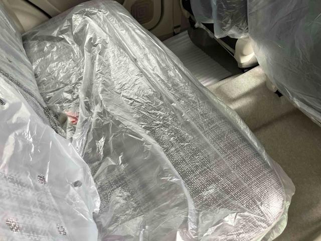 アルトラパンＬＣ ハイブリッドＬ　届出済未使用車　クリアランスソナー　レーンアシスト　衝突被害軽減システム　オートライト　ＬＥＤヘッドランプ　スマートキー　アイドリングストップ　電動格納ミラー　シートヒーター　ベンチシート　盗難防止（13枚目）