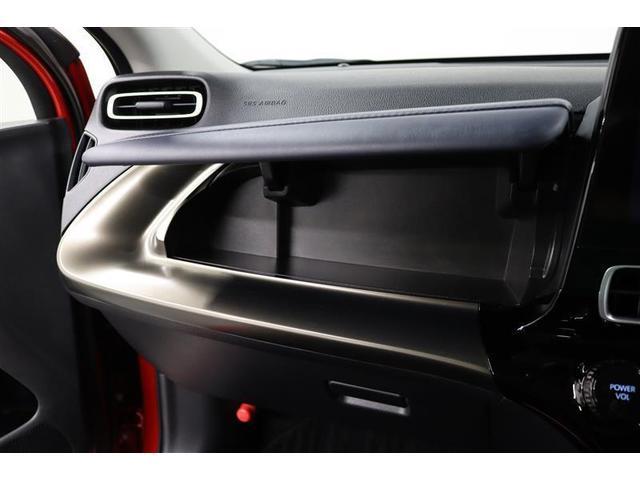 スッキリしまうことのできる助手席アッパーボックスがあります！