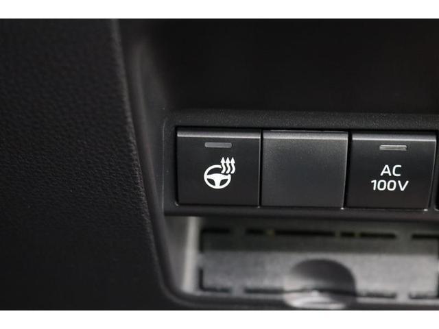 寒い冬のドライブでも手のひらから温めるステアリングヒーターが付いております！