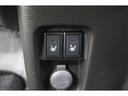 運転席と助手席には寒い日の肩や腰、冷えやすい下肢を温めてくれるシートヒーターが付いております!