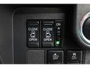 両側電動スライドドアはドアの直接操作以外にも運転席からのスイッチ操作やリモコン操作でも開閉が可能!狭い駐車場などでもドアの開閉が楽々・安心ですね!