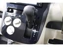 シンプルで操作性の良いシフトレバー部。