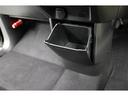 運転席と助手席の間にセンターロアボックスがあります!