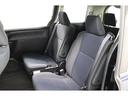 セカンドシートはロングスライドで足元広々のキャプテンシート！