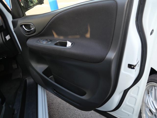 セレナ ハイウェイスター　Ｖセレ＋セーフティＩＩ　ＳＨＶ　アラウンドビューモニター　ナビ　フリップダウンモニター　フルセグ　両側電動スライドドア　オートエアコン　インテリジェントキー（12枚目）