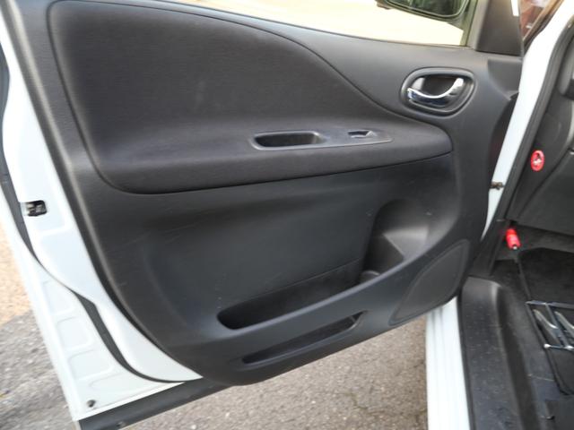 セレナ ハイウェイスター　Ｖセレ＋セーフティＩＩ　ＳＨＶ　アラウンドビューモニター　ナビ　フリップダウンモニター　フルセグ　両側電動スライドドア　オートエアコン　インテリジェントキー（14枚目）