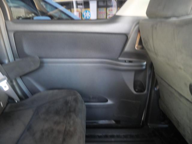 ヴェルファイア ２．４Ｚ　プラチナセレクションＩＩ　両側電動スライドドア　ナビ　フルセグ　フリップダウンモニター　ＥＴＣ　ドライブレコーダー　スマートキー　プッシュスタート　パーキングセンサー　トラクションコントロール（11枚目）