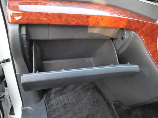 ヴェルファイア ２．４Ｚ　プラチナセレクションＩＩ　両側電動スライドドア　ナビ　フルセグ　フリップダウンモニター　ＥＴＣ　ドライブレコーダー　スマートキー　プッシュスタート　パーキングセンサー　トラクションコントロール（16枚目）