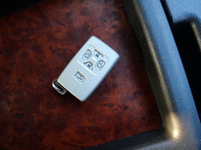 ヴェルファイア ２．４Ｚ　プラチナセレクションＩＩ　両側電動スライドドア　ナビ　フルセグ　フリップダウンモニター　ＥＴＣ　ドライブレコーダー　スマートキー　プッシュスタート　パーキングセンサー　トラクションコントロール（31枚目）