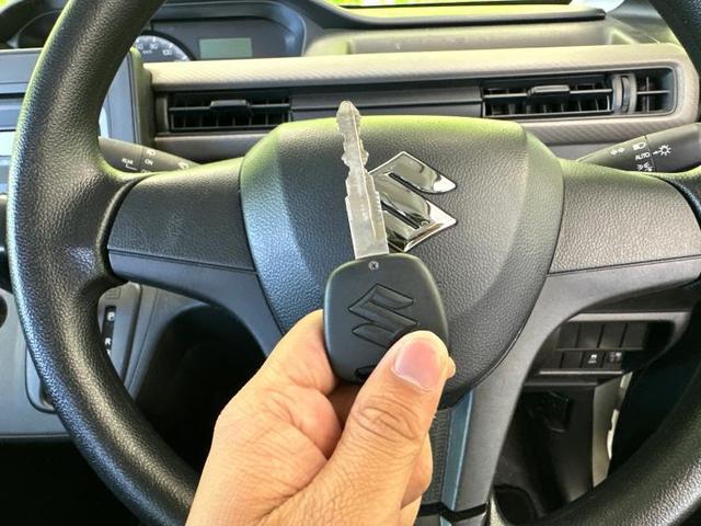 FA EBD付ABS/横滑り防止装置/禁煙車/エアバッグ 運転席/エアバッグ 助手席/衝突安全ボディ/パワーウインドウ/パワーステアリング/オートライト/盗難防止システム/マニュアルエアコン 盗難防止装置(17枚目)
