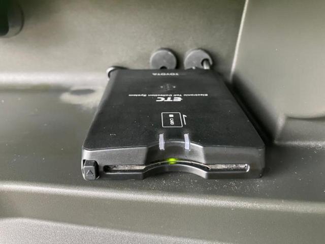 カローラフィールダー Ｓ　新品タイヤ／純正　ＨＤＤナビ／パーキングアシスト　バックガイド／ヘッドランプ　ＨＩＤ／ＥＴＣ／ＥＢＤ付ＡＢＳ／バックモニター／フルセグＴＶ／ＤＶＤ／禁煙車／エアバッグ　運転席　バックカメラ　ＤＶＤ再生（12枚目）