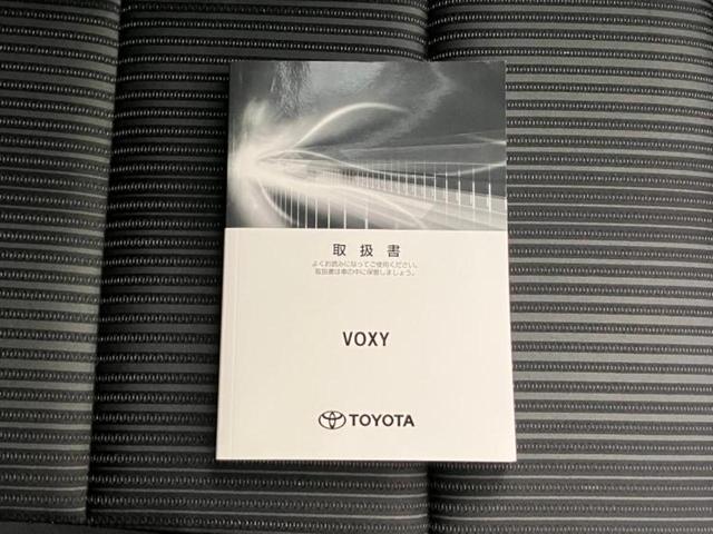 ヴォクシー ＺＳキラメキ　保証書／純正　１０インチ　ＳＤナビ／フリップダウンモニター／衝突安全装置／両側電動スライドドア／車線逸脱防止支援システム／ヘッドランプ　ＬＥＤ／Ｂｌｕｅｔｏｏｔｈ接続／ＥＴＣ／ＥＢＤ付ＡＢＳ　禁煙車（18枚目）