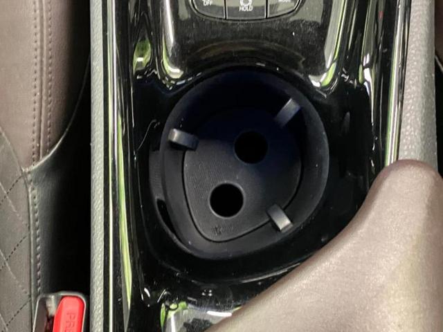 Ｃ－ＨＲ Ｇ　ＬＥＤエディション　新品タイヤ／社外エアロ／保証書／純正　９インチ　ＳＤナビ／衝突安全装置／シートヒーター／車線逸脱防止支援システム／シート　ハーフレザー／ヘッドランプ　ＬＥＤ／Ｂｌｕｅｔｏｏｔｈ接続／ＥＴＣ　記録簿（8枚目）