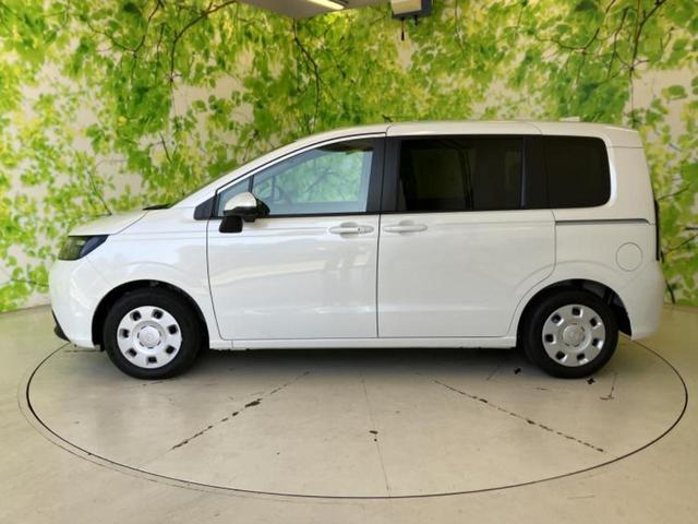 フリード AIR 保証書/純正 8インチ ナビ/ホンダセンシング/両側電動スライドドア/車線逸脱防止支援システム/登録済未使用車/ヘッドランプ LED/USBジャック/Bluetooth接続/EBD付ABS 禁煙車(2枚目)