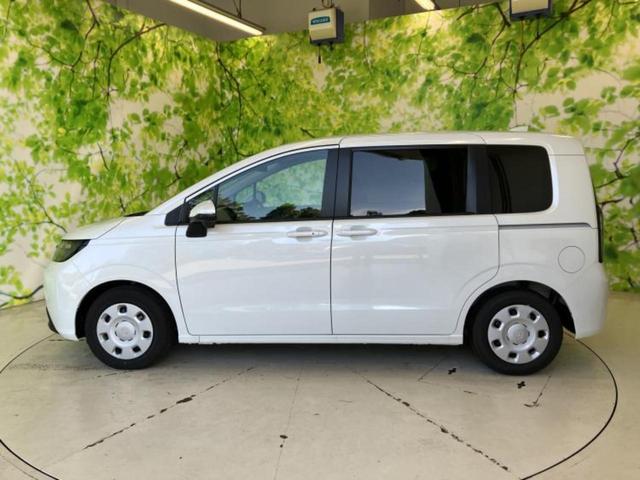 フリード eHEVエアー 保証書/純正 8インチ ナビ/ホンダセンシング/両側電動スライドドア/車線逸脱防止支援システム/登録済未使用車/ヘッドランプ LED/Bluetooth接続/EBD付ABS/横滑り防止装置 禁煙車(2枚目)