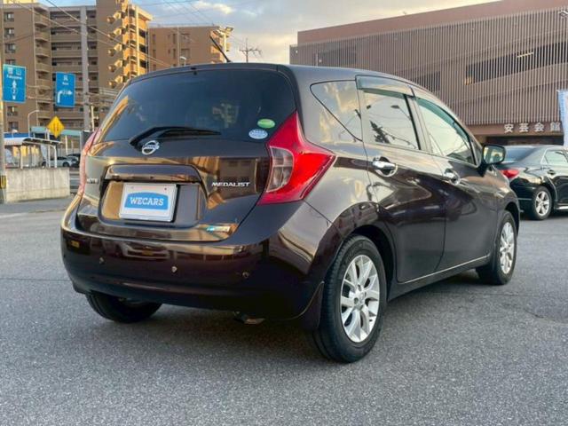 ノート メダリスト　新品タイヤ／純正　ＳＤナビ／エマージェンシーブレーキ／アラウンドビューモニター／車線逸脱防止支援システム／シート　ハーフレザー／パーキングアシスト　バックガイド／ドライブレコーダー　純正　全周囲カメラ（3枚目）