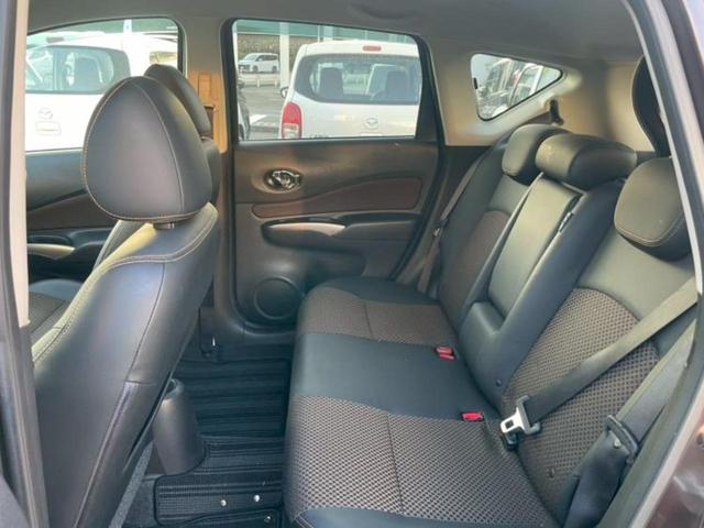 ノート メダリスト　新品タイヤ／純正　ＳＤナビ／エマージェンシーブレーキ／アラウンドビューモニター／車線逸脱防止支援システム／シート　ハーフレザー／パーキングアシスト　バックガイド／ドライブレコーダー　純正　全周囲カメラ（7枚目）