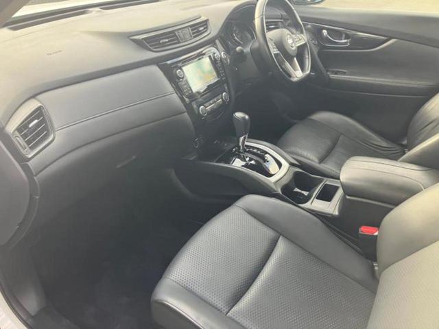 エクストレイル ２０Ｘ　保証書／純正　ＳＤナビ／インテリジェントルームミラー／エマージェンシーブレーキ／アラウンドビューモニター／車線逸脱防止支援システム／シート　合皮／電動バックドア／ヘッドランプ　ＬＥＤ　全周囲カメラ（6枚目）