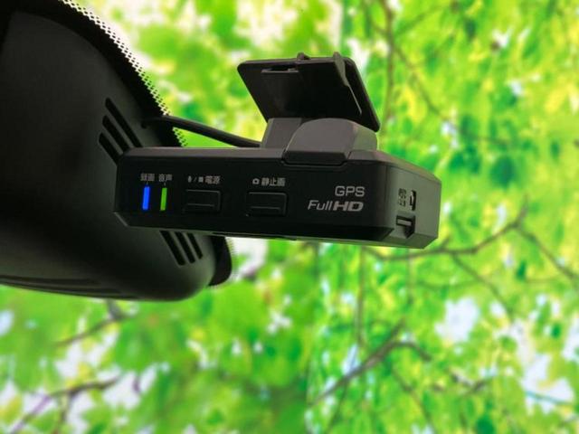 セレナ ハイウェイスターＶセレクション　新品タイヤ／保証書／純正　９インチ　ＳＤナビ／後席モニター　純正　９インチ／インテリジェントルームミラー／衝突安全装置／両側電動スライドドア／アラウンドビューモニター／車線逸脱防止支援システム　ＥＴＣ（13枚目）