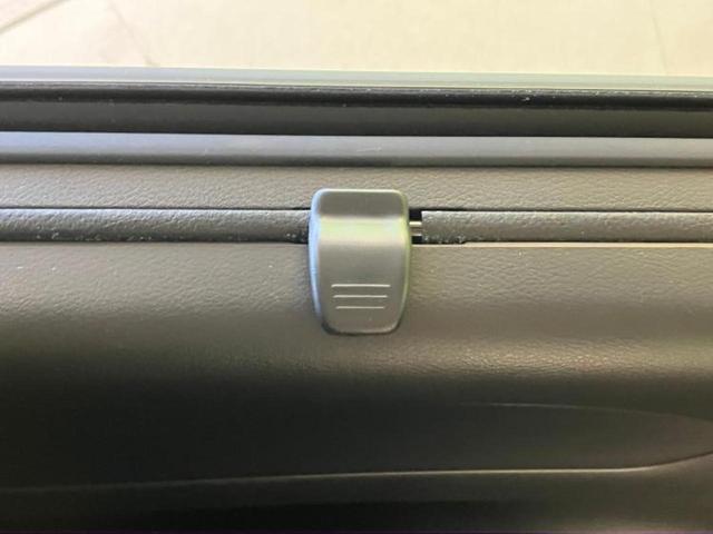 セレナ ハイウェイスターＶセレクション　新品タイヤ／保証書／純正　９インチ　ＳＤナビ／後席モニター　純正　９インチ／インテリジェントルームミラー／衝突安全装置／両側電動スライドドア／アラウンドビューモニター／車線逸脱防止支援システム　ＥＴＣ（18枚目）