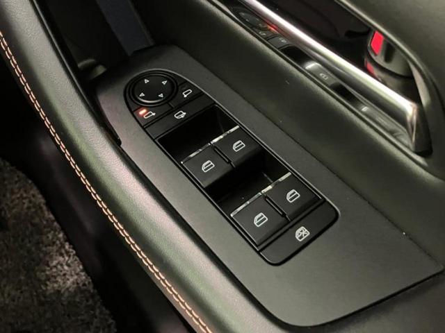 ＣＸ－６０ ＸＤ　Ｌパッケージ　サンルーフ／ＢＯＳＥ／保証書／純正　ＳＤナビ／衝突安全装置／シートヒーター／全方位モニター／車線逸脱防止支援システム／シート　フルレザー／電動バックドア／ヘッドランプ　ＬＥＤ　革シート　全周囲カメラ（17枚目）