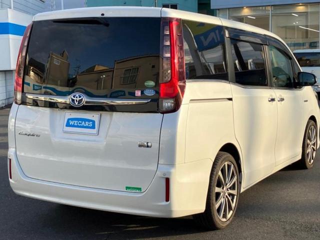 エスクァイア ハイブリッドＧｉブラックテーラード　新品タイヤ／社外　１１インチ　ＳＤナビ／フリップダウンモニター　社外　１２．８インチ／衝突安全装置／両側電動スライドドア／シートヒーター／車線逸脱防止支援システム／シート　合皮　衝突被害軽減システム（3枚目）