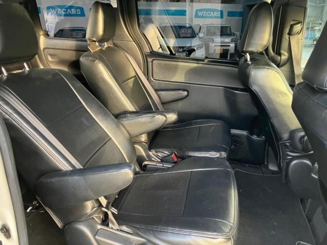 エスクァイア ハイブリッドＧｉブラックテーラード　新品タイヤ／社外　１１インチ　ＳＤナビ／フリップダウンモニター　社外　１２．８インチ／衝突安全装置／両側電動スライドドア／シートヒーター／車線逸脱防止支援システム／シート　合皮　衝突被害軽減システム（6枚目）