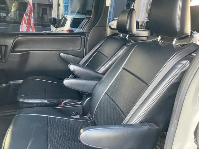 エスクァイア ハイブリッドＧｉブラックテーラード　新品タイヤ／社外　１１インチ　ＳＤナビ／フリップダウンモニター　社外　１２．８インチ／衝突安全装置／両側電動スライドドア／シートヒーター／車線逸脱防止支援システム／シート　合皮　衝突被害軽減システム（7枚目）