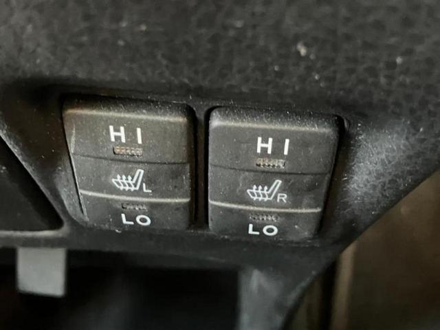 エスクァイア ハイブリッドＧｉブラックテーラード　新品タイヤ／社外　１１インチ　ＳＤナビ／フリップダウンモニター　社外　１２．８インチ／衝突安全装置／両側電動スライドドア／シートヒーター／車線逸脱防止支援システム／シート　合皮　衝突被害軽減システム（16枚目）