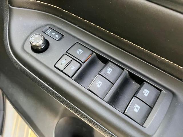 エスクァイア ハイブリッドＧｉブラックテーラード　新品タイヤ／社外　１１インチ　ＳＤナビ／フリップダウンモニター　社外　１２．８インチ／衝突安全装置／両側電動スライドドア／シートヒーター／車線逸脱防止支援システム／シート　合皮　衝突被害軽減システム（17枚目）