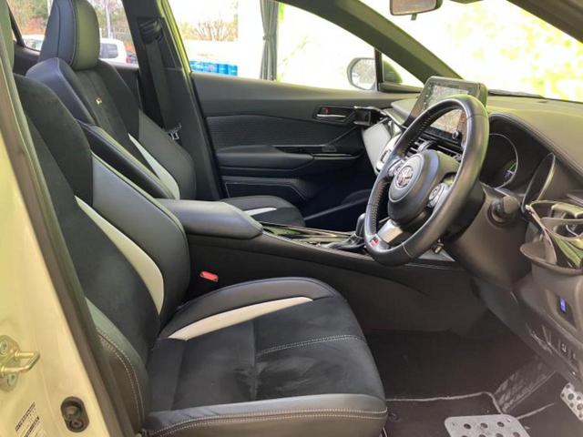 Ｃ－ＨＲ Ｓ　ＧＲスポーツ　新品タイヤ／保証書／ディスプレイオーディオ＋ナビ／衝突安全装置／シートヒーター　前席／パノラミックビューモニター／車線逸脱防止支援システム／シート　ハーフレザー／ヘッドランプ　ＬＥＤ　全周囲カメラ（15枚目）