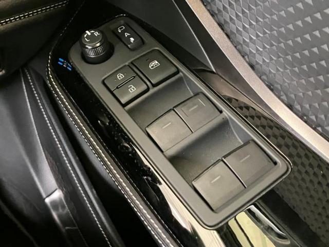 Ｃ－ＨＲ Ｓ　ＧＲスポーツ　新品タイヤ／保証書／ディスプレイオーディオ＋ナビ／衝突安全装置／シートヒーター　前席／パノラミックビューモニター／車線逸脱防止支援システム／シート　ハーフレザー／ヘッドランプ　ＬＥＤ　全周囲カメラ（17枚目）