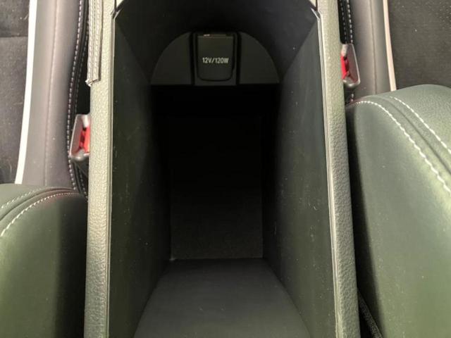 Ｃ－ＨＲ Ｓ　ＧＲスポーツ　新品タイヤ／保証書／ディスプレイオーディオ＋ナビ／衝突安全装置／シートヒーター　前席／パノラミックビューモニター／車線逸脱防止支援システム／シート　ハーフレザー／ヘッドランプ　ＬＥＤ　全周囲カメラ（19枚目）