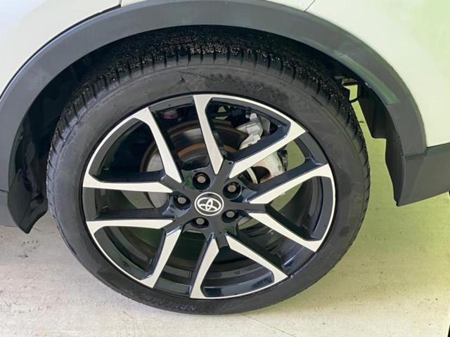 Ｃ－ＨＲ Ｓ　ＧＲスポーツ　新品タイヤ／保証書／ディスプレイオーディオ＋ナビ／衝突安全装置／シートヒーター　前席／パノラミックビューモニター／車線逸脱防止支援システム／シート　ハーフレザー／ヘッドランプ　ＬＥＤ　全周囲カメラ（40枚目）