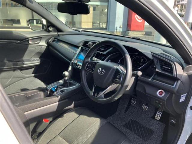 シビック ヒョウジュン　保証書／ディスプレイオーディオ／ホンダセンシング／シートヒーター／シート　ハーフレザー／ヘッドランプ　ＬＥＤ／Ｂｌｕｅｔｏｏｔｈ接続／ＥＴＣ２．０／ＥＢＤ付ＡＢＳ／横滑り防止装置　衝突被害軽減システム（5枚目）