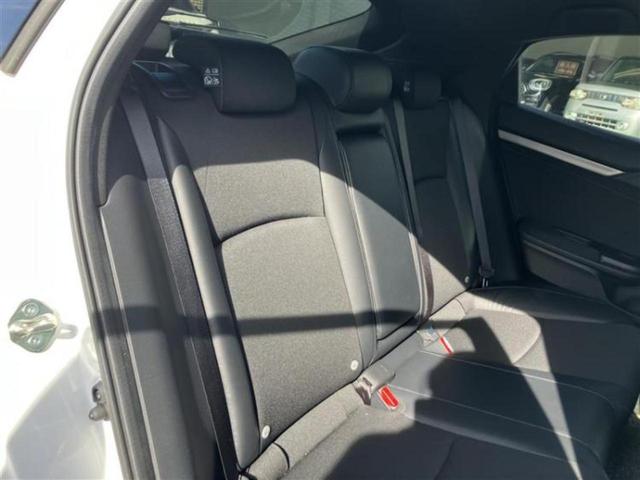 シビック ヒョウジュン　保証書／ディスプレイオーディオ／ホンダセンシング／シートヒーター／シート　ハーフレザー／ヘッドランプ　ＬＥＤ／Ｂｌｕｅｔｏｏｔｈ接続／ＥＴＣ２．０／ＥＢＤ付ＡＢＳ／横滑り防止装置　衝突被害軽減システム（7枚目）