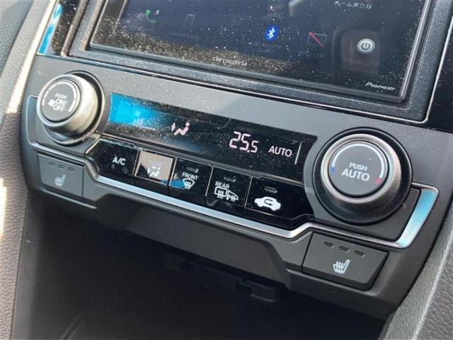 シビック ヒョウジュン　保証書／ディスプレイオーディオ／ホンダセンシング／シートヒーター／シート　ハーフレザー／ヘッドランプ　ＬＥＤ／Ｂｌｕｅｔｏｏｔｈ接続／ＥＴＣ２．０／ＥＢＤ付ＡＢＳ／横滑り防止装置　衝突被害軽減システム（11枚目）