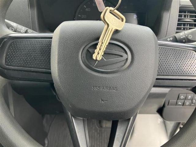 ハイゼットカーゴ スペシャル　新品タイヤ／保証書／衝突安全装置／車線逸脱防止支援システム／ＥＢＤ付ＡＢＳ／横滑り防止装置／アイドリングストップ／エアバッグ　運転席／エアバッグ　助手席／衝突安全ボディ／パワーウインドウ　ワンオーナー（9枚目）