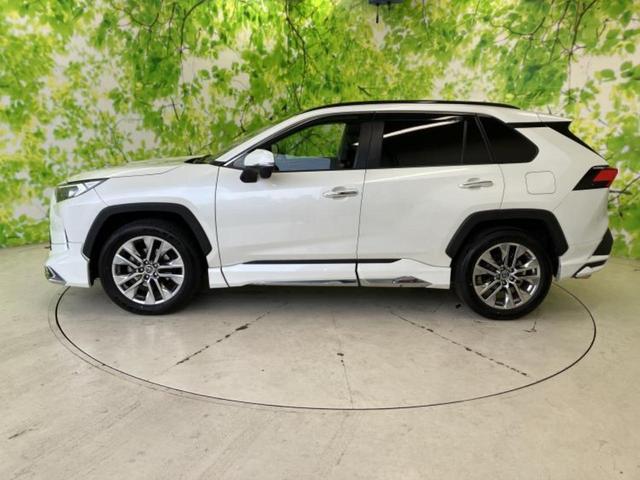 ＲＡＶ４ ４ＷＤ　Ｇ　Ｚパッケージ　サンルーフ／純正エアロ／保証書／純正　９インチ　ナビ／トヨタセーフティセンス／シートヒーター　前席／車線逸脱防止支援システム／シート　合皮／電動バックドア／ドライブレコーダー　前後　フルエアロ　４ＷＤ（2枚目）